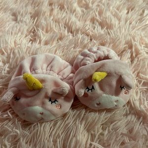 0-3 month slippers. Never worn.